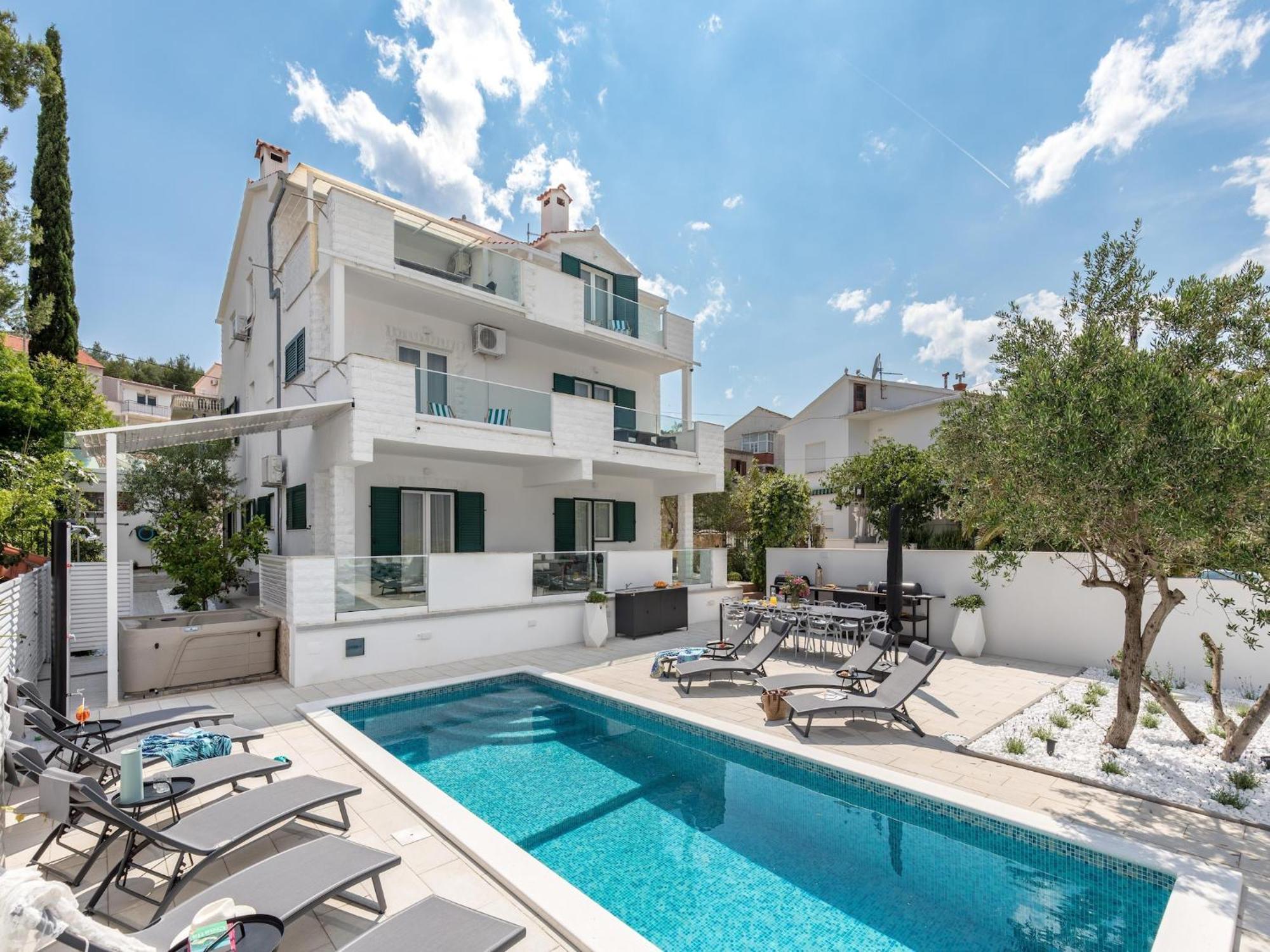Apartment Inviting In Slatine Near The Seabeach Trogir