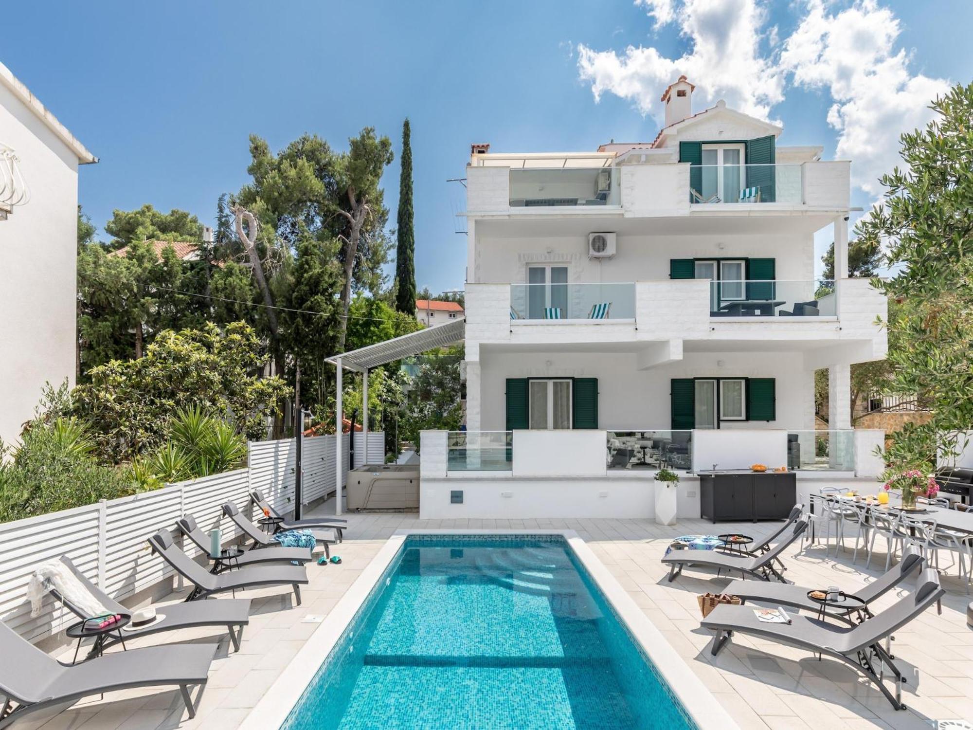 Inviting In Slatine Near The Seabeach Appartement Trogir